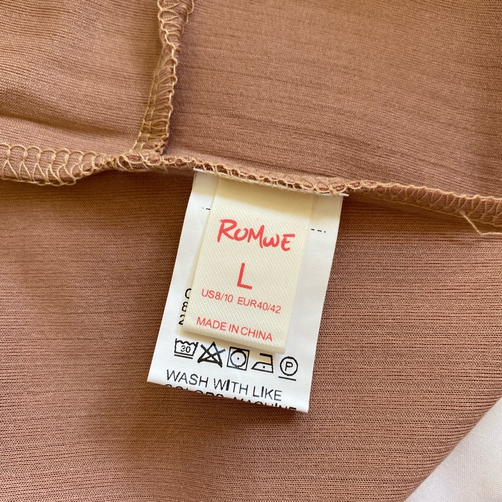 🤍ROMWE TANK TOP! - Picture 3 of 5